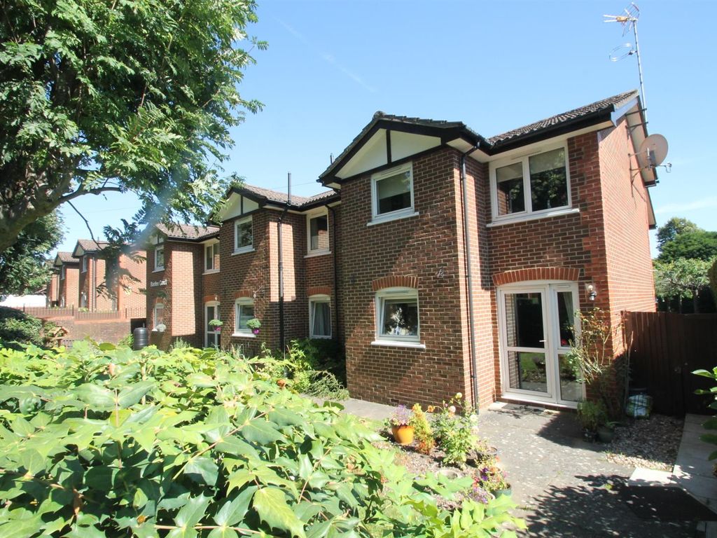 1 bed flat for sale in St. Lukes Avenue, Maidstone ME14, £155,000 Zoopla