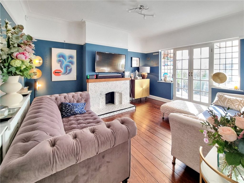 4 bed semidetached house for sale in Charterhouse Road, South