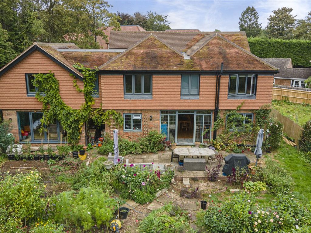5 bed detached house for sale in Parkfield Avenue, Amersham