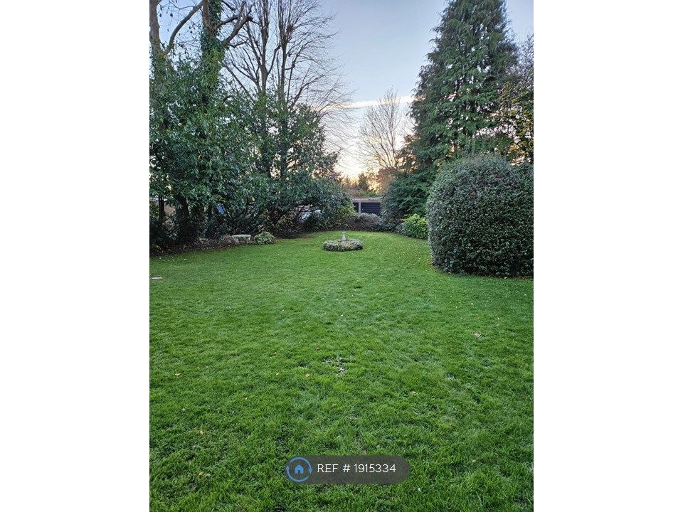 2 bed flat to rent in Rosemary Court, Hatch End, Pinner HA5, £1,650 pcm