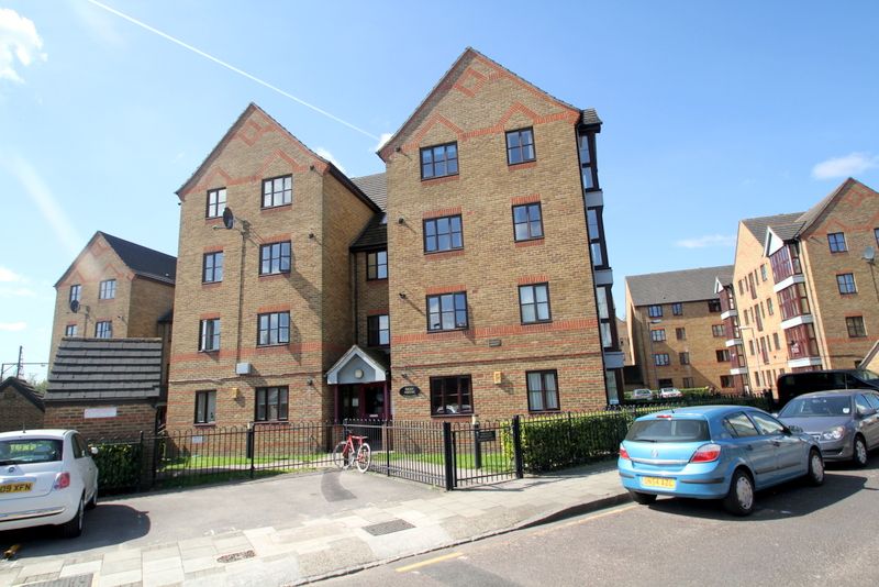 2 bed flat to rent in Ireton Street, London E3, £1,800 pcm Zoopla