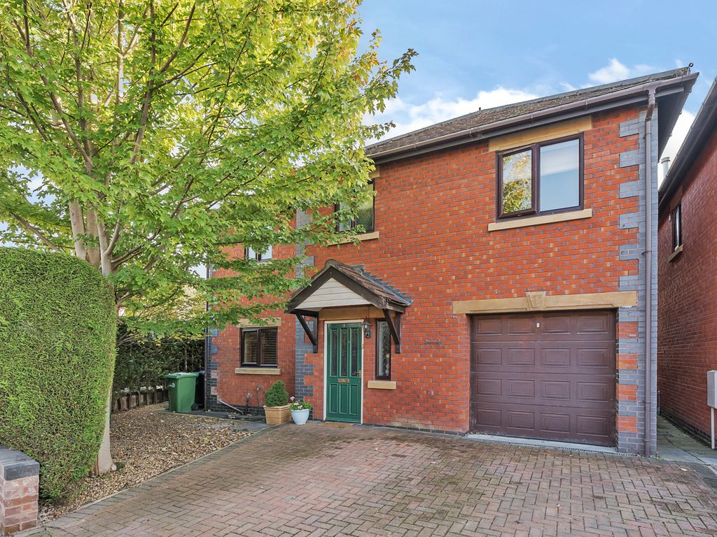 4 bed detached house to rent in Midway Drive, Stockport SK12, £1,800