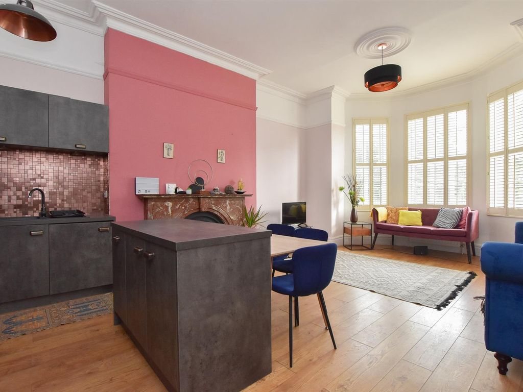 2 bed flat for sale in Cornwallis Gardens, Hastings TN34, £240,000 Zoopla