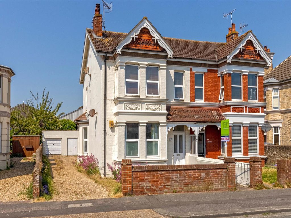 2 bed flat for sale in Broadwater Hall, South Farm Road, Broadwater