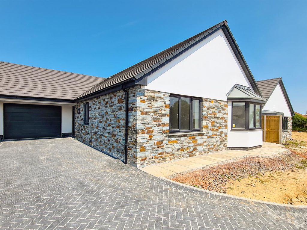 3 bed detached bungalow for sale in Barton Court, Parkham, Bideford
