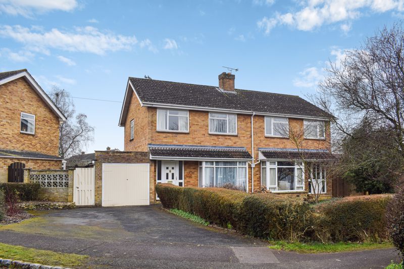 3 bed semidetached house to rent in Mulcaster Avenue, Kidlington OX5