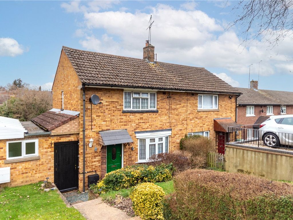 2 bed semidetached house for sale in Parkfield, Markyate, St. Albans