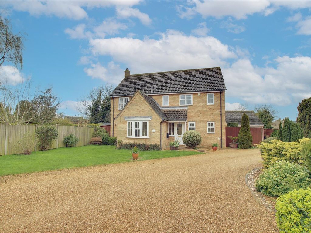 4 bed property for sale in Mulberry Close, Warboys, Huntingdon PE28, £