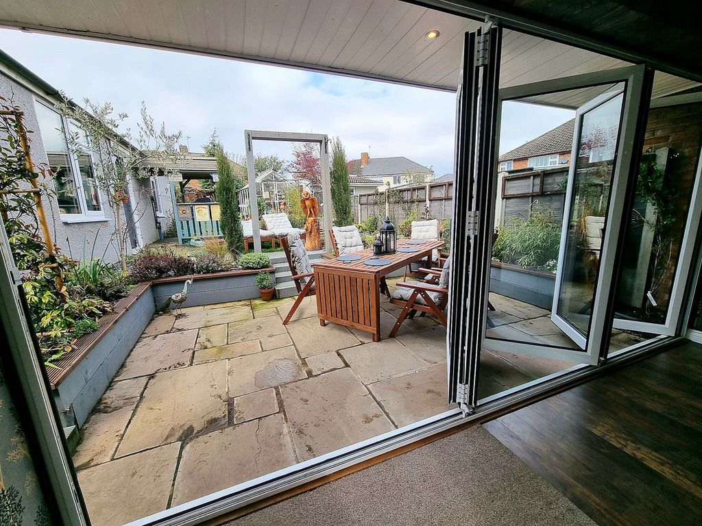 3 bed semidetached house for sale in Amberley Avenue, Bedworth CV12