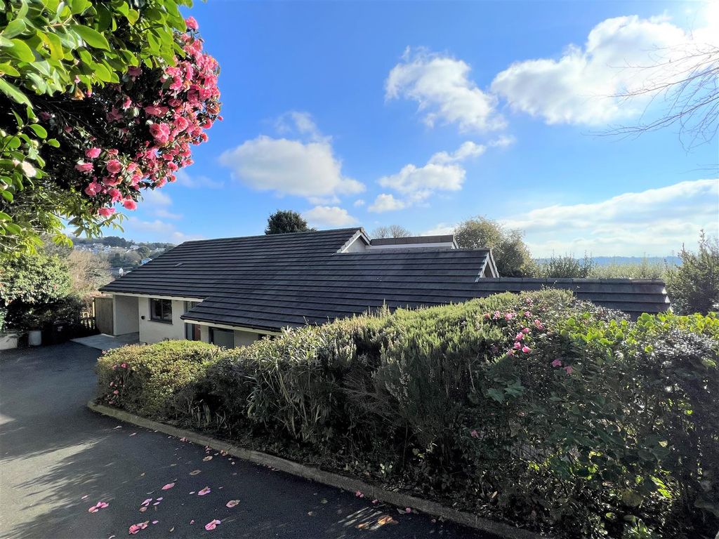 4 bed property for sale in Trevarrick Road, St Austell, St. Austell