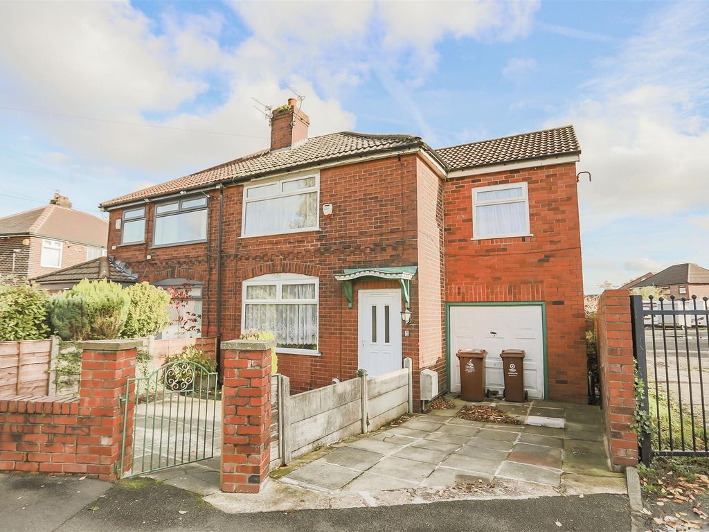 3 bed semidetached house for sale in Williams Crescent, Chadderton