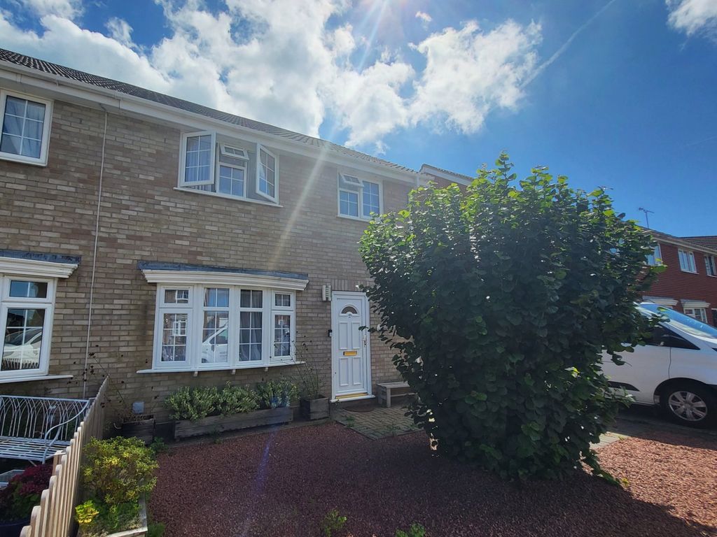 3 bed semidetached house to rent in Matthews Close, Deal, Kent CT14, £