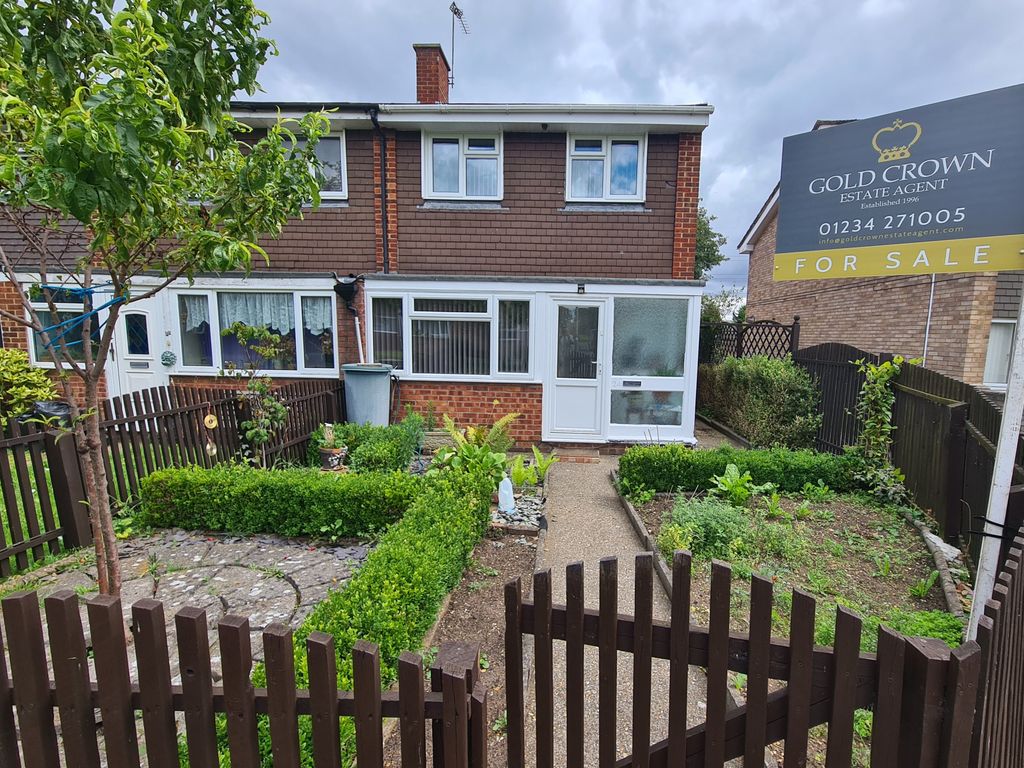 3 bed end terrace house for sale in Hickling Close, Bedford MK40, £279,995 Zoopla