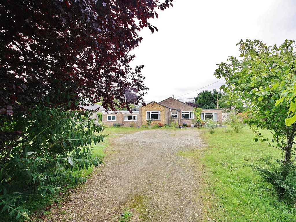 3 bed bungalow for sale in Brize Norton Road, Minster Lovell OX29, £885,000 Zoopla