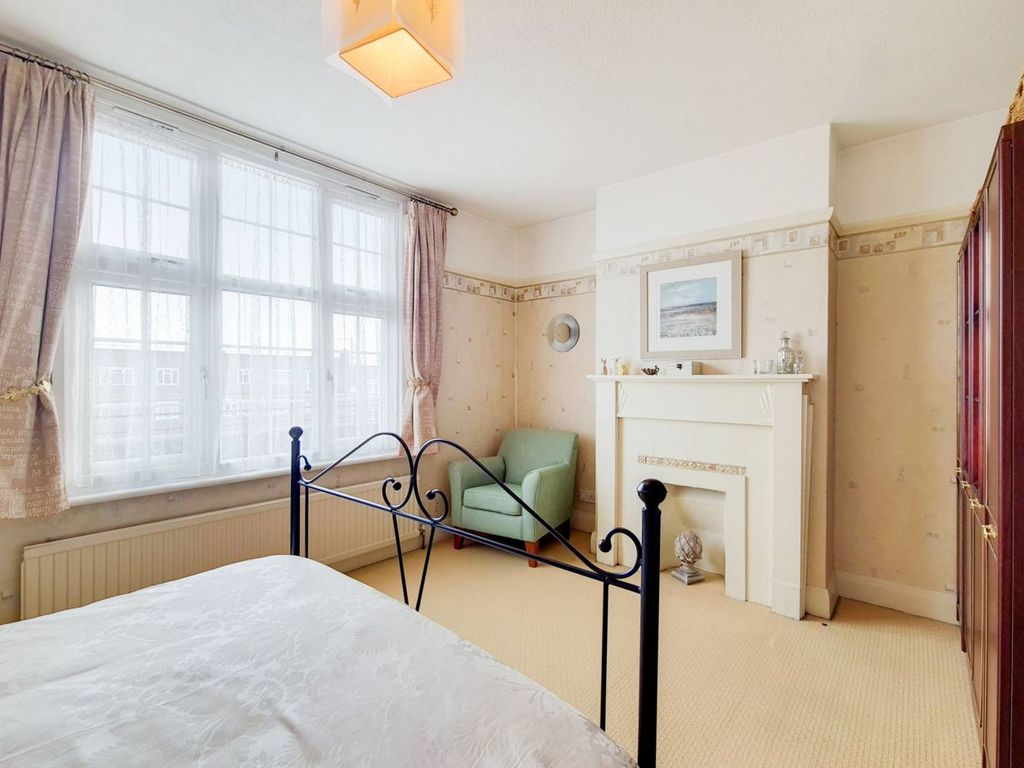 3 bed flat for sale in Longbridge Road, Barking IG11 Zoopla