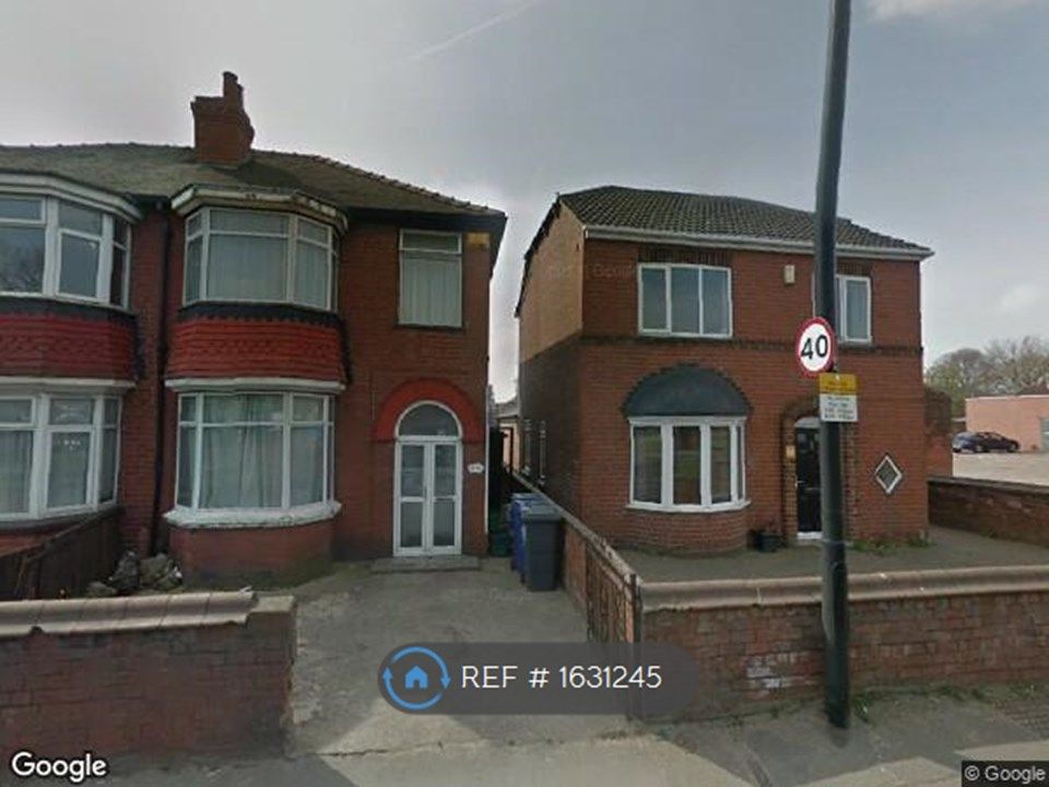 3 bed semidetached house to rent in Carr House Road, Doncaster DN4