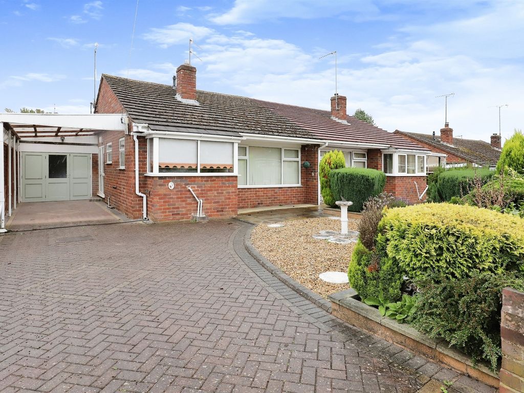 2 bed semidetached bungalow for sale in Holmcroft Road, Kidderminster