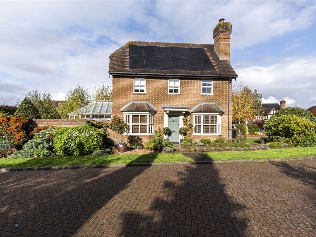 4 bed detached house for sale in Greshams Way, Edenbridge, Kent TN8