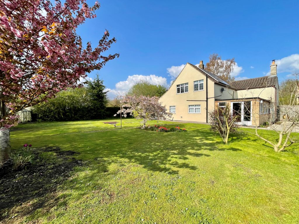 4 bed detached house for sale in Bourne Road, Langtoft, Peterborough
