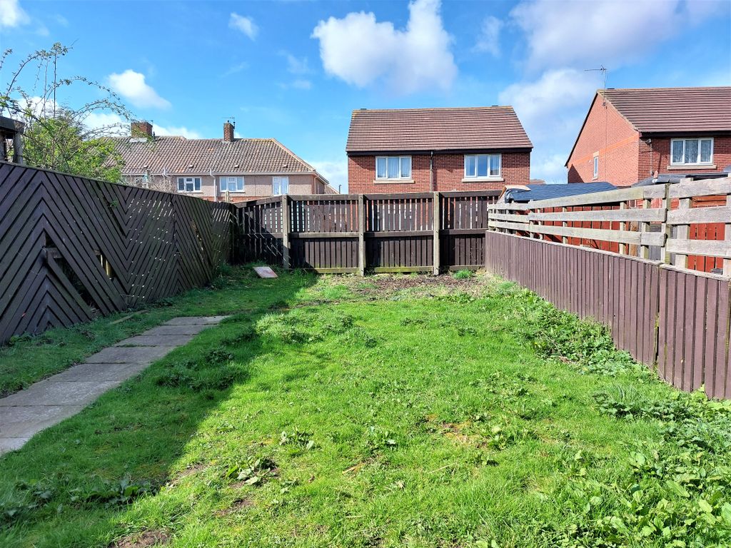 2 bed semidetached house to rent in Freemantle Grove, Hartlepool TS25