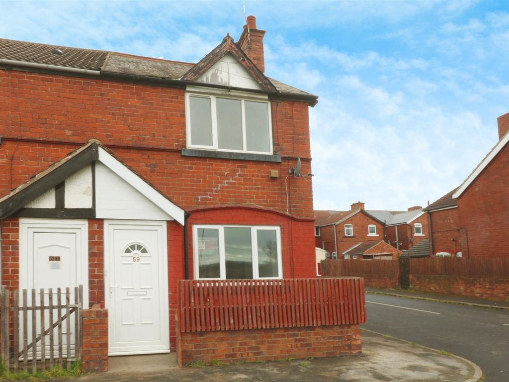 3 bed end terrace house to rent in Victoria Street, Maltby, Rotherham