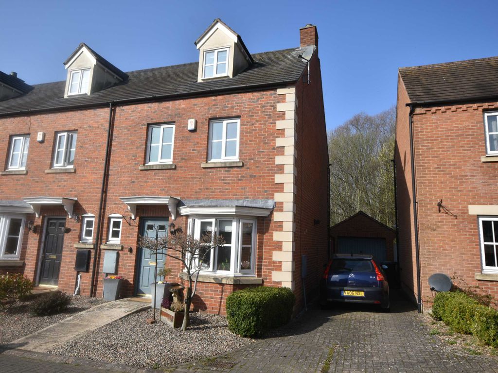 4 bed end terrace house for sale in Leadon Place, Ledbury