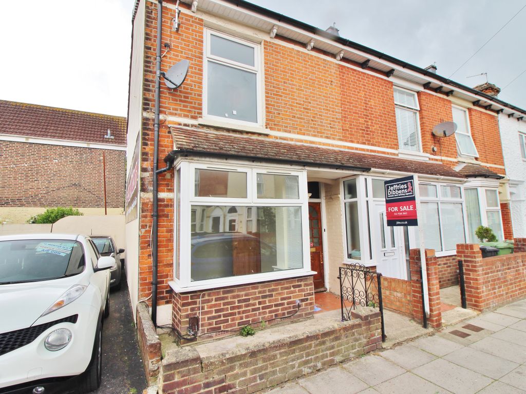 2 bed end terrace house for sale in Lynn Road, Portsmouth PO2, £204,995