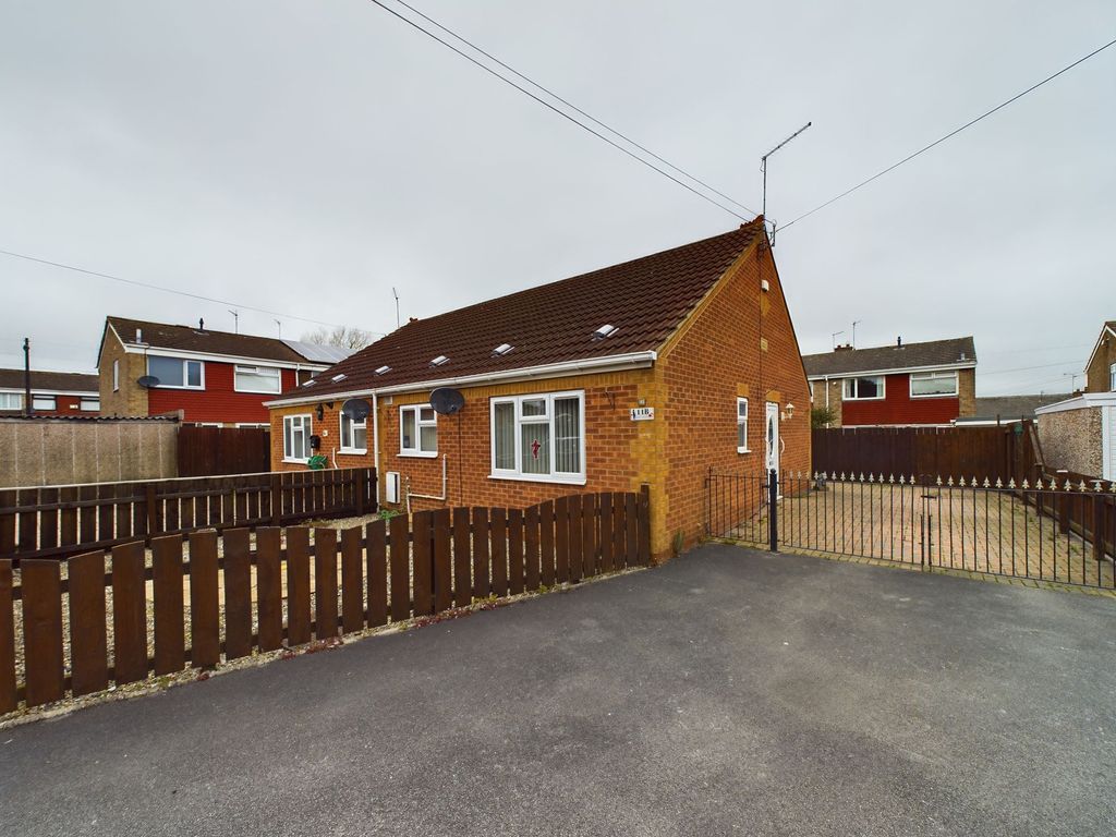 2 bed semidetached bungalow for sale in Astral Gardens HU7, Hull Zoopla