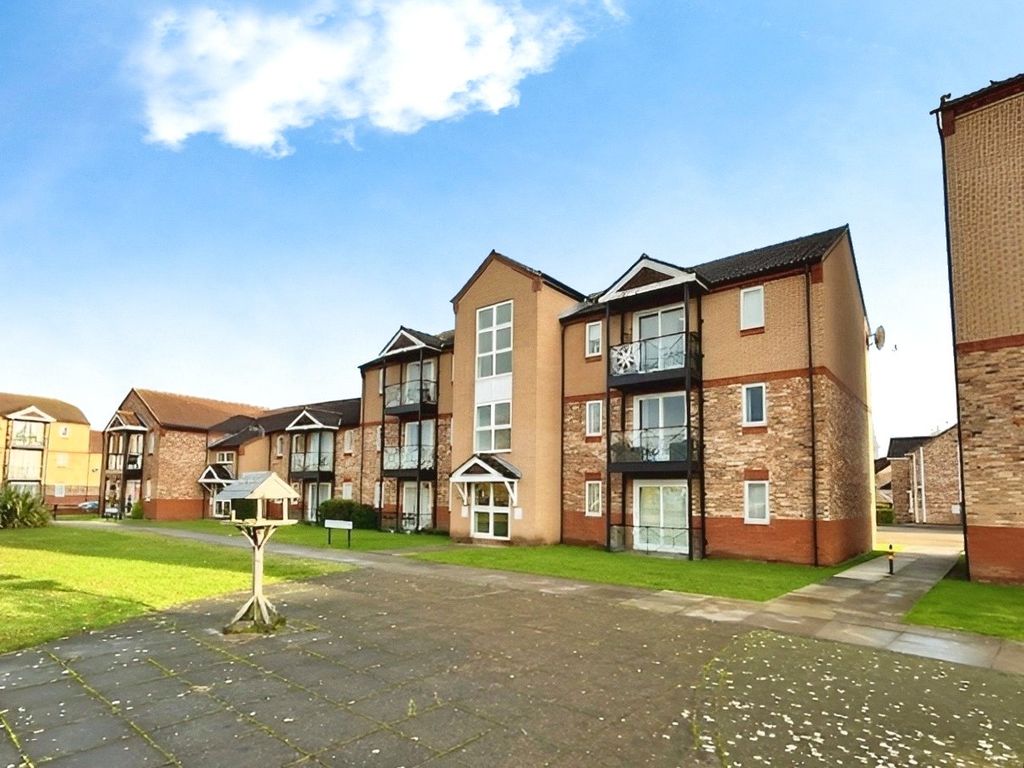 2 bed flat to rent in Lakeside Boulevard, Doncaster, South Yorkshire