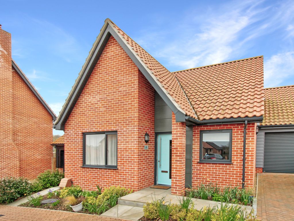 2 bed detached bungalow for sale in Goldsmiths, Ufford, Woodbridge IP13