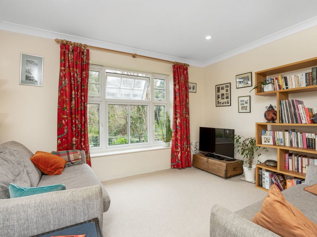 2 bed flat for sale in Forest Court, Rosendale Road, Herne Hill, London