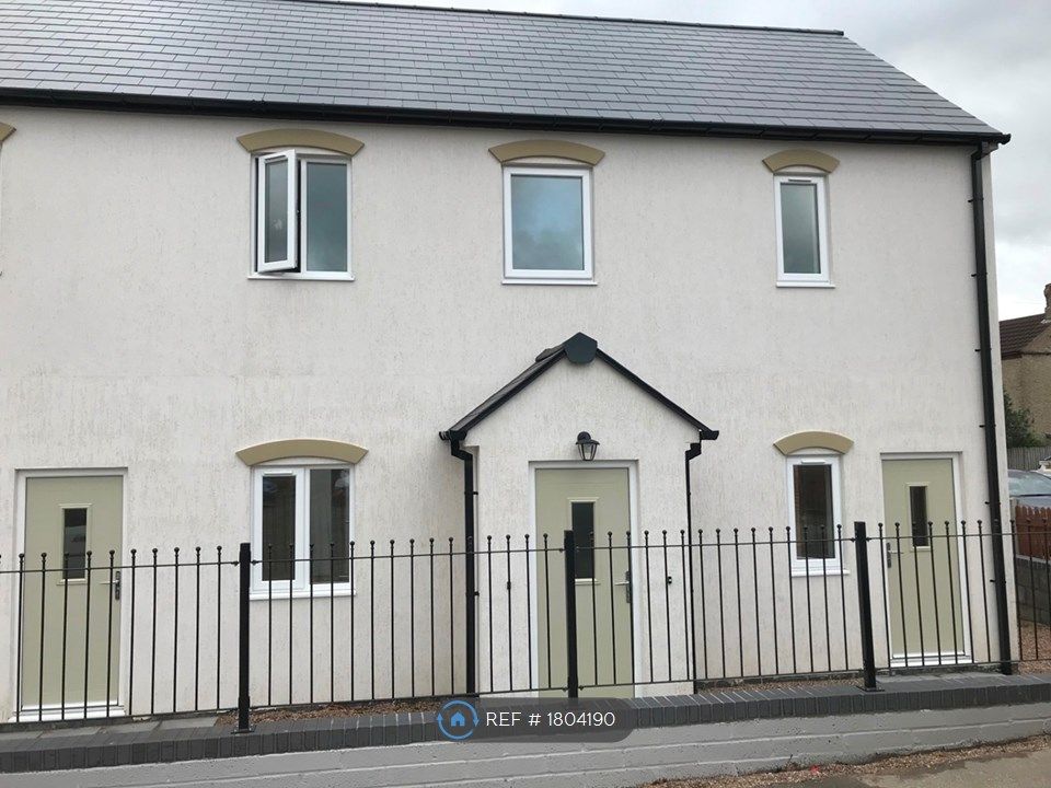 Studio to rent in Town Street Apartments, Pinxton NG16, £500 pcm Zoopla