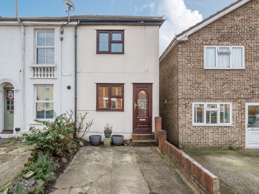 2 bed end terrace house for sale in Waverley Road, Freemantle
