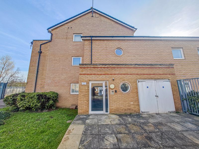 1 bed flat to rent in Murray Close, West Thamesmead SE28 Zoopla