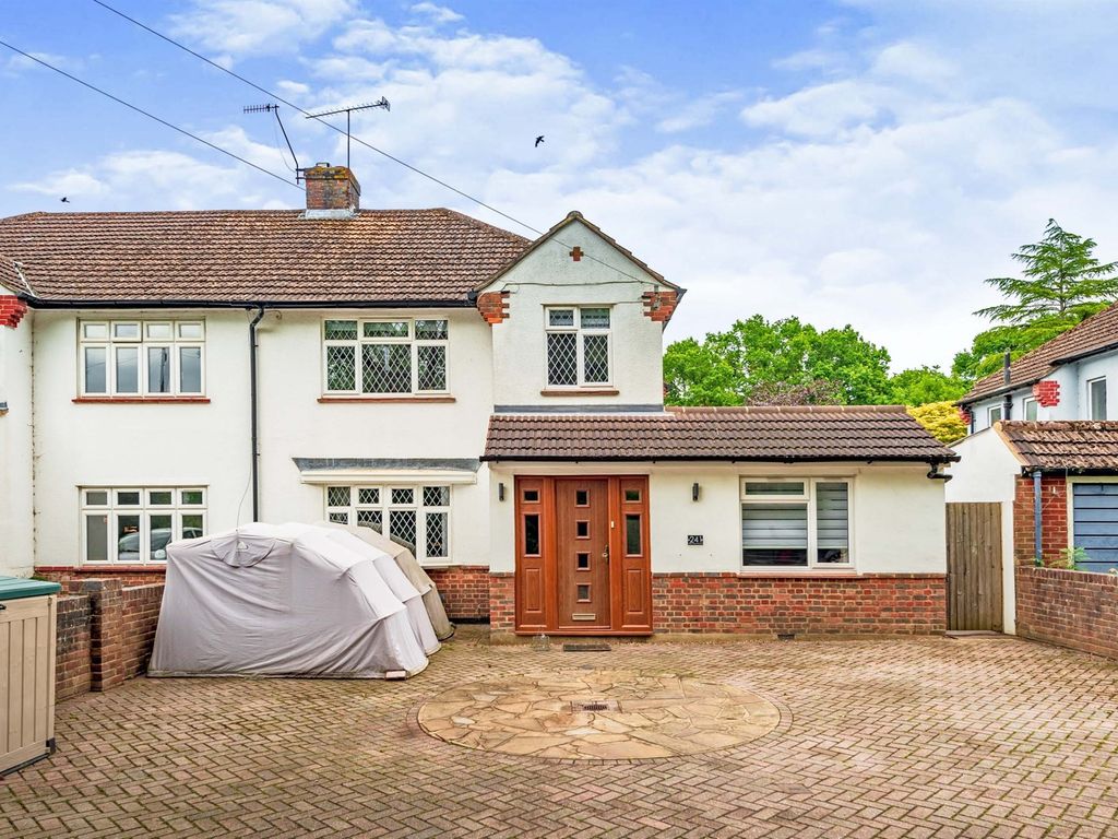 4 bed semidetached house for sale in Road, Horley RH6, £
