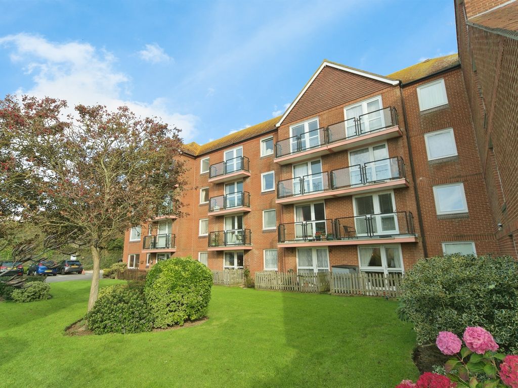 2 bed flat for sale in Brookfield Road, BexhillOnSea TN40, £170,000