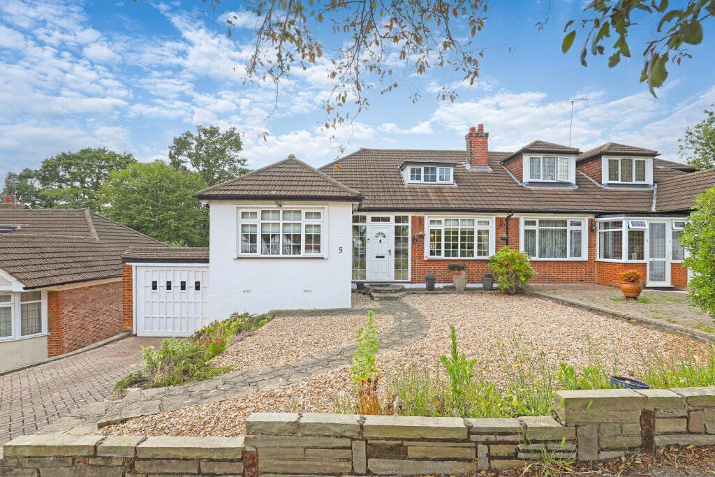 3 bed bungalow for sale in Bracken Drive, Chigwell, Essex IG7, £850,000
