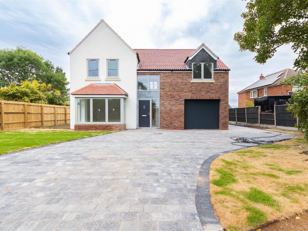 New home, 4 bed detached house for sale in Louth Road, Wragby, Market
