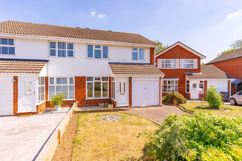 3 bed semidetached house for sale in Lowfield Close, Halesowen B62