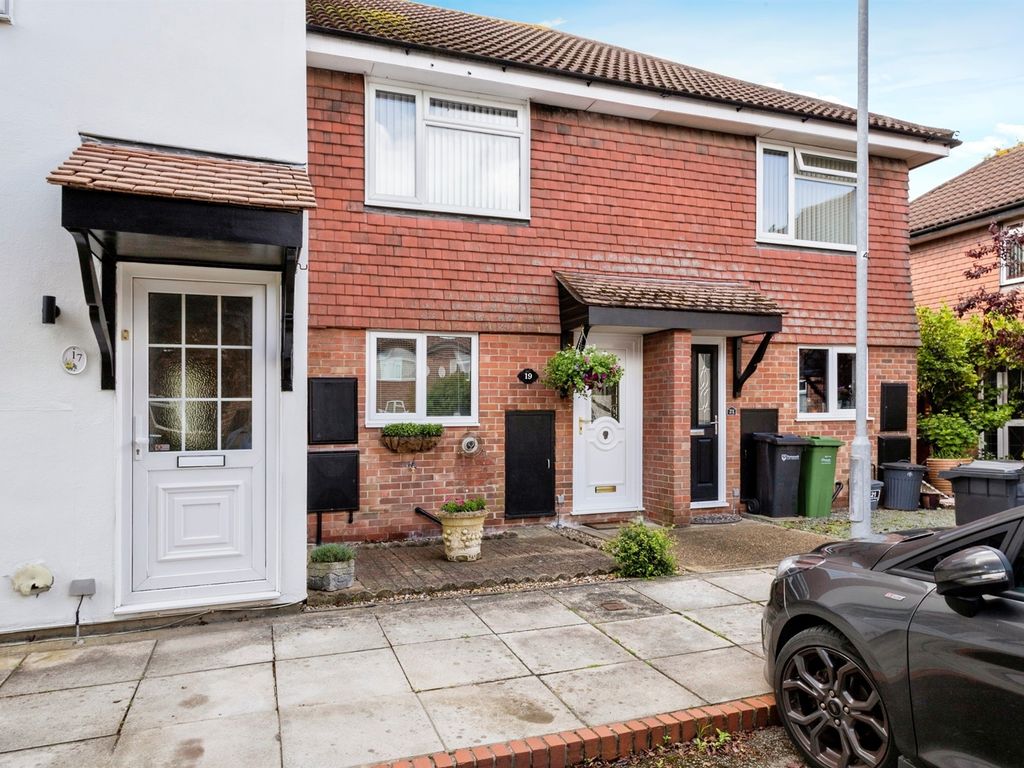 2 bed terraced house for sale in South Road, Portsmouth PO1, £230,000 Zoopla