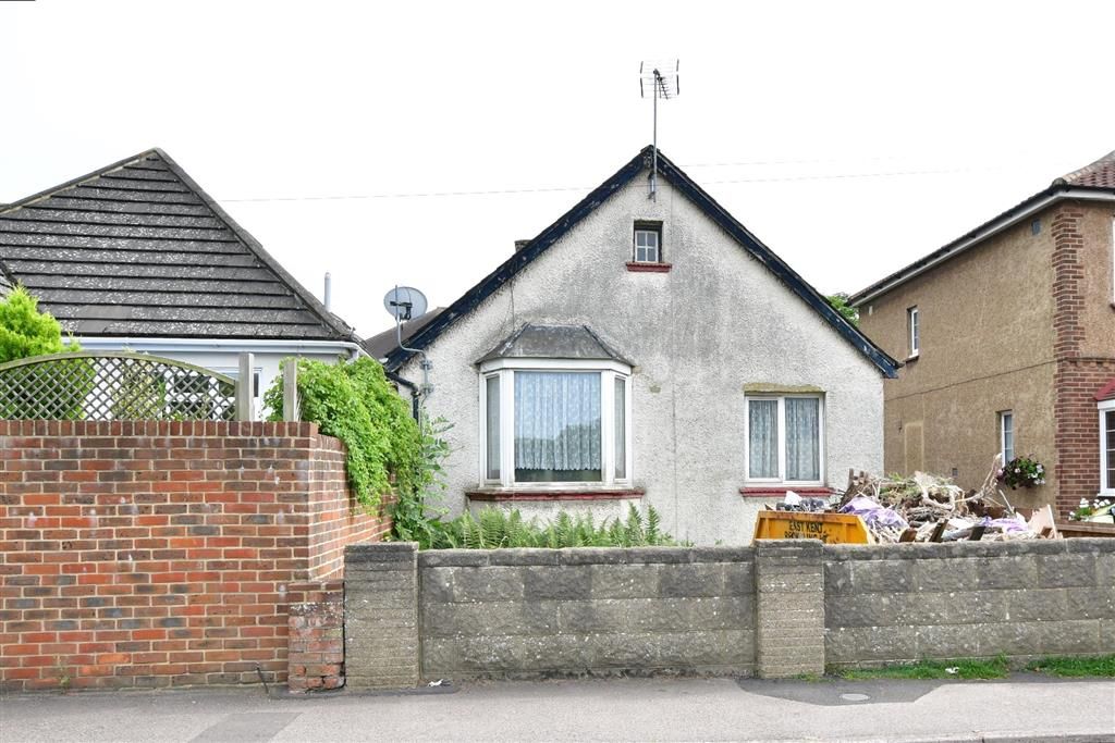 2 bed detached bungalow for sale in Arethusa Road, Rochester, Kent ME1