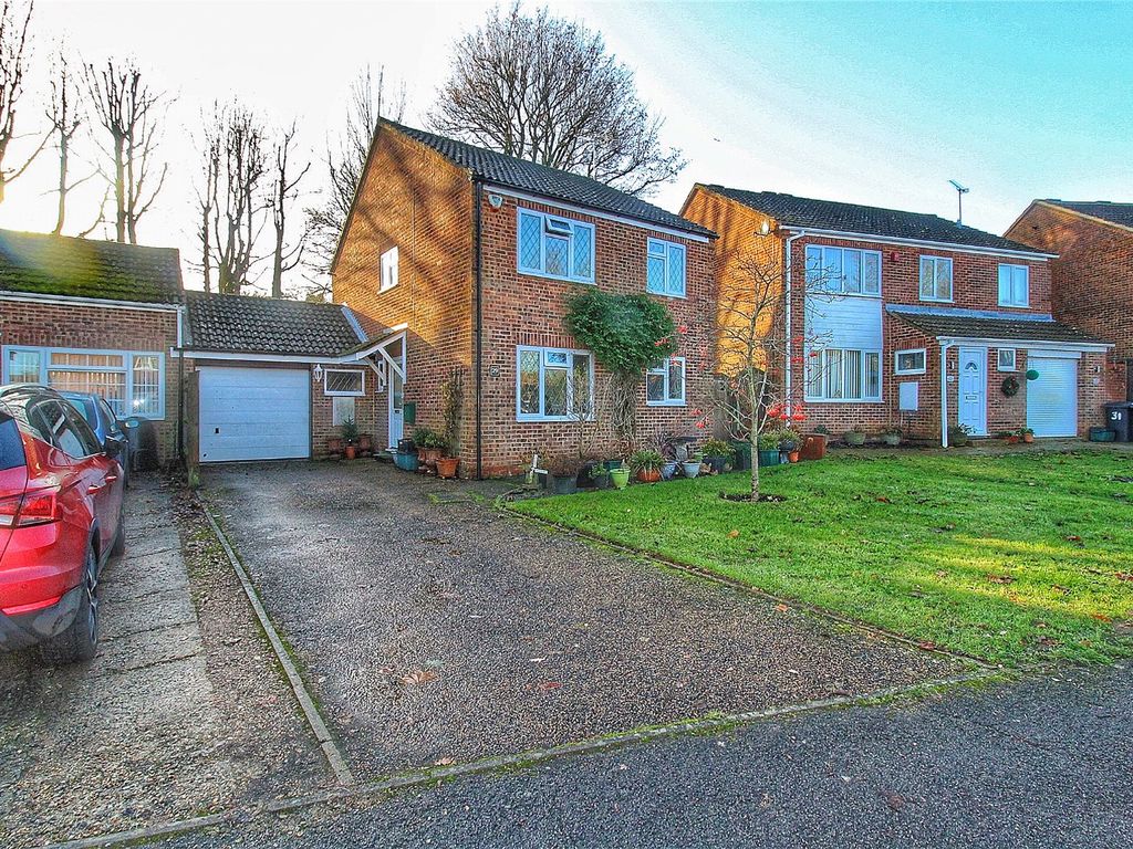 4 bed linkdetached house for sale in Road, Stokenchurch, High