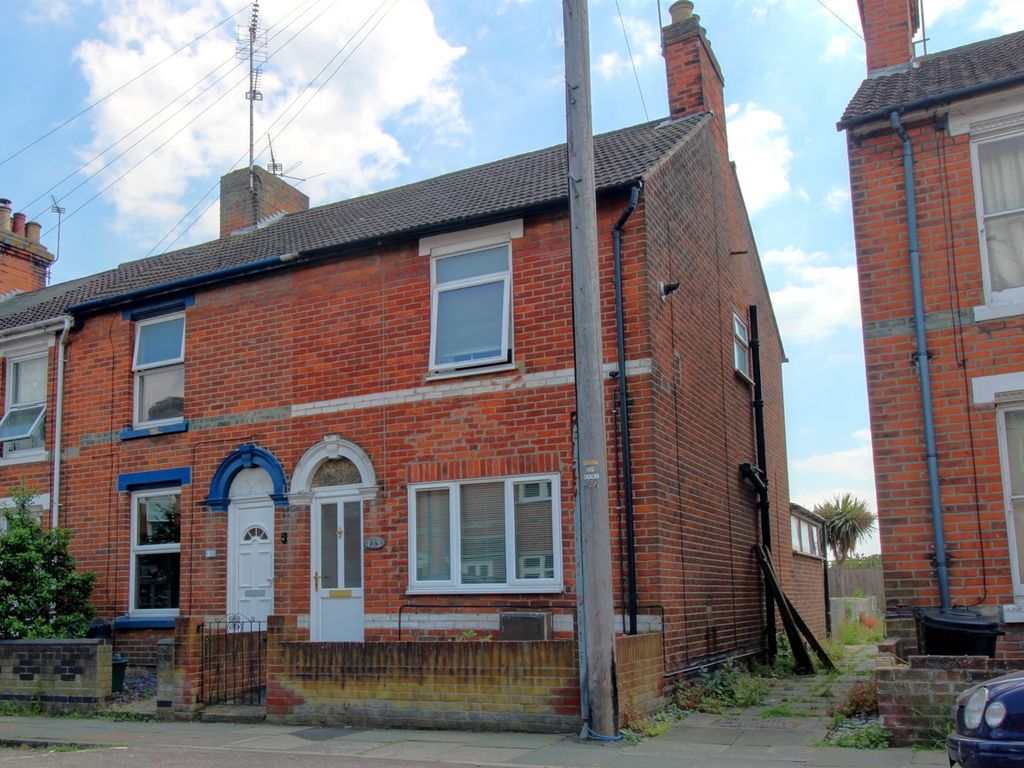 3 bed end terrace house for sale in Canterbury Road, Colchester CO2, £