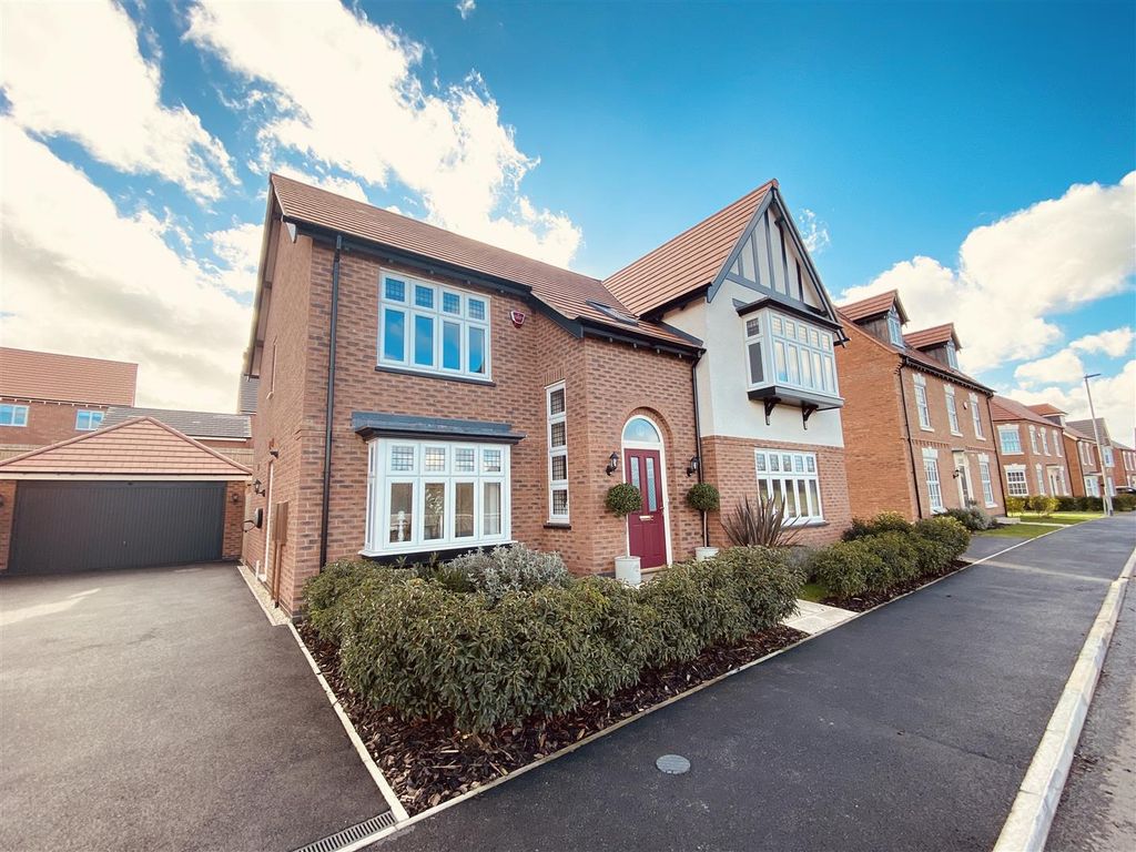 5 bed detached house for sale in Emmerson Avenue, Hugglescote