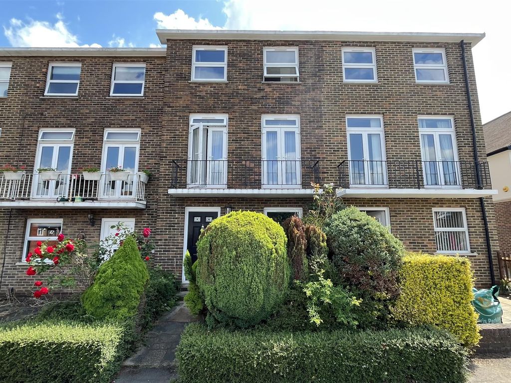 2 bed town house to rent in Gainsborough Terrace, Manor Road SM2 Zoopla