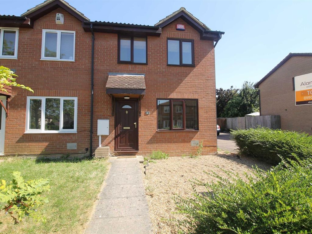 3 bed semidetached house to rent in Wagner Close, Browns Wood, Milton