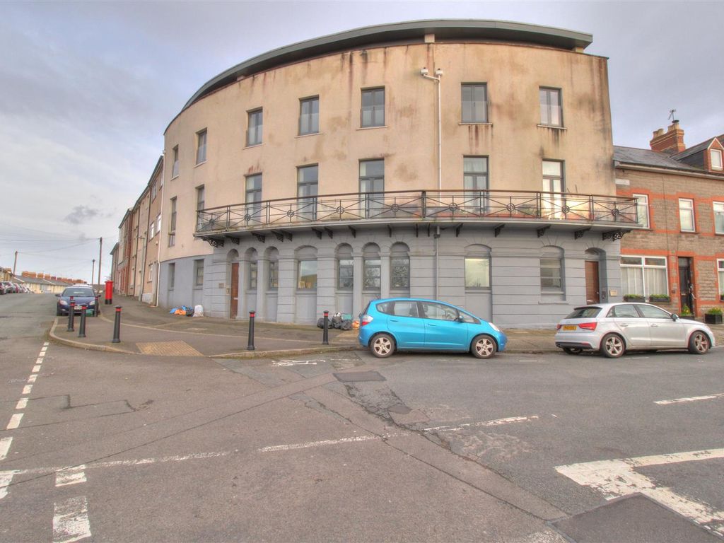 1 bed flat to rent in Queens Road, Penarth CF64, £950 pcm Zoopla