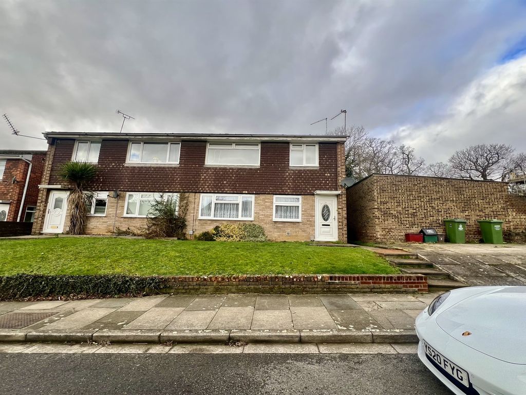 2 bed to rent in Lea Vale, Dartford DA1, £1,400 pcm Zoopla