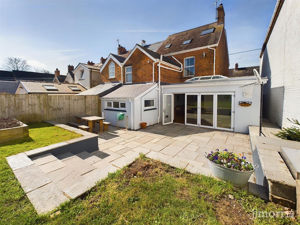 4 bed end terrace house for sale in Napier Street, Cardigan SA43 Zoopla