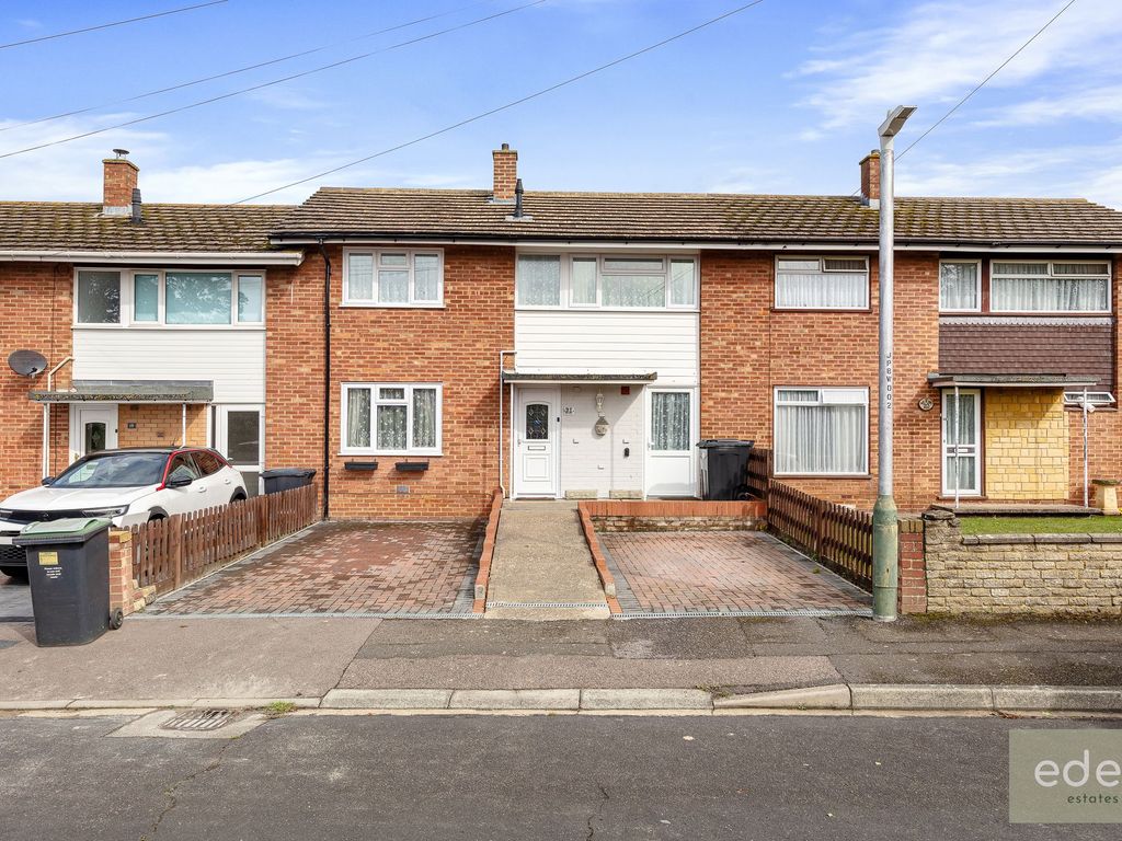 3 bed terraced house for sale in Plover Road, Larkfield ME20, £320,000